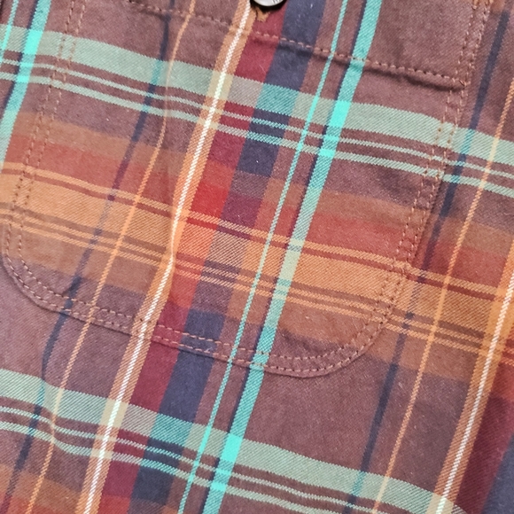 The north face button down short sleeve plaid shirt - Picture 3 of 4